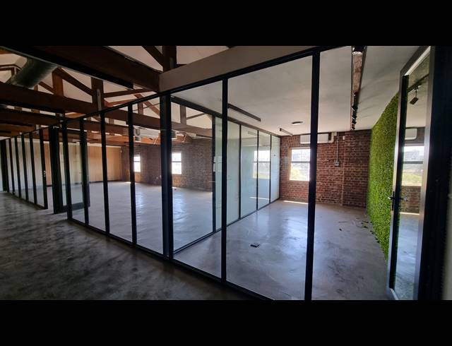 303M² OFFICE FOR SALE IN WOODSTOCK
